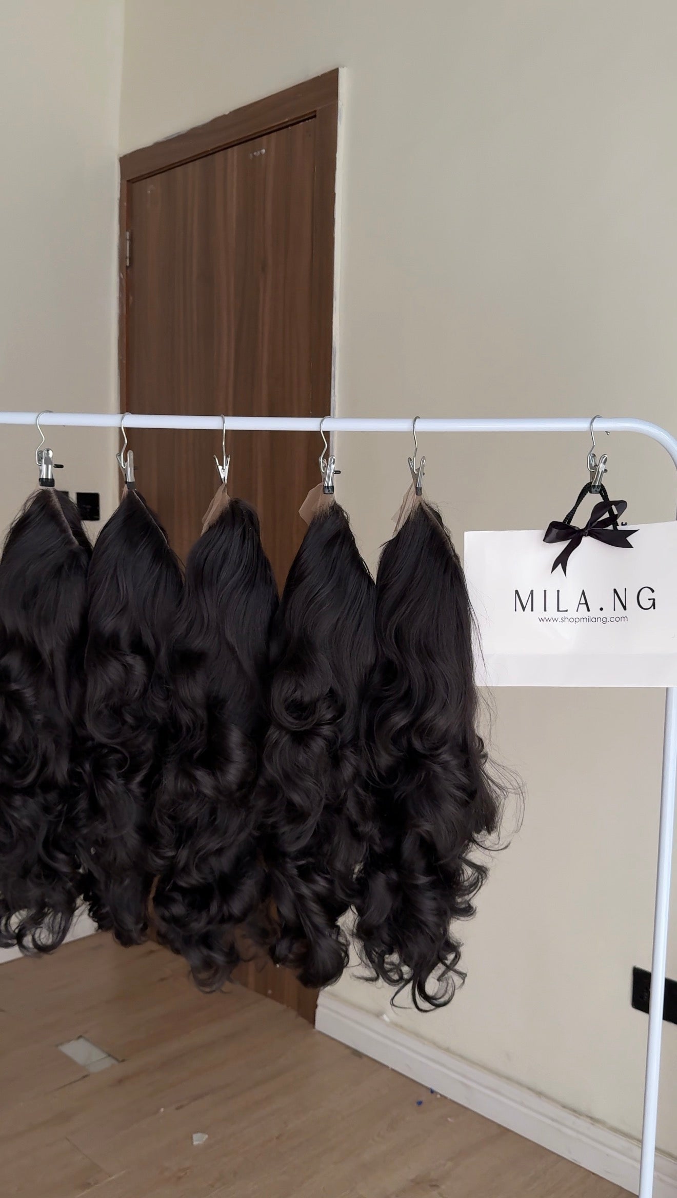 Princess Wavy (Closure - Layered 28’’)
